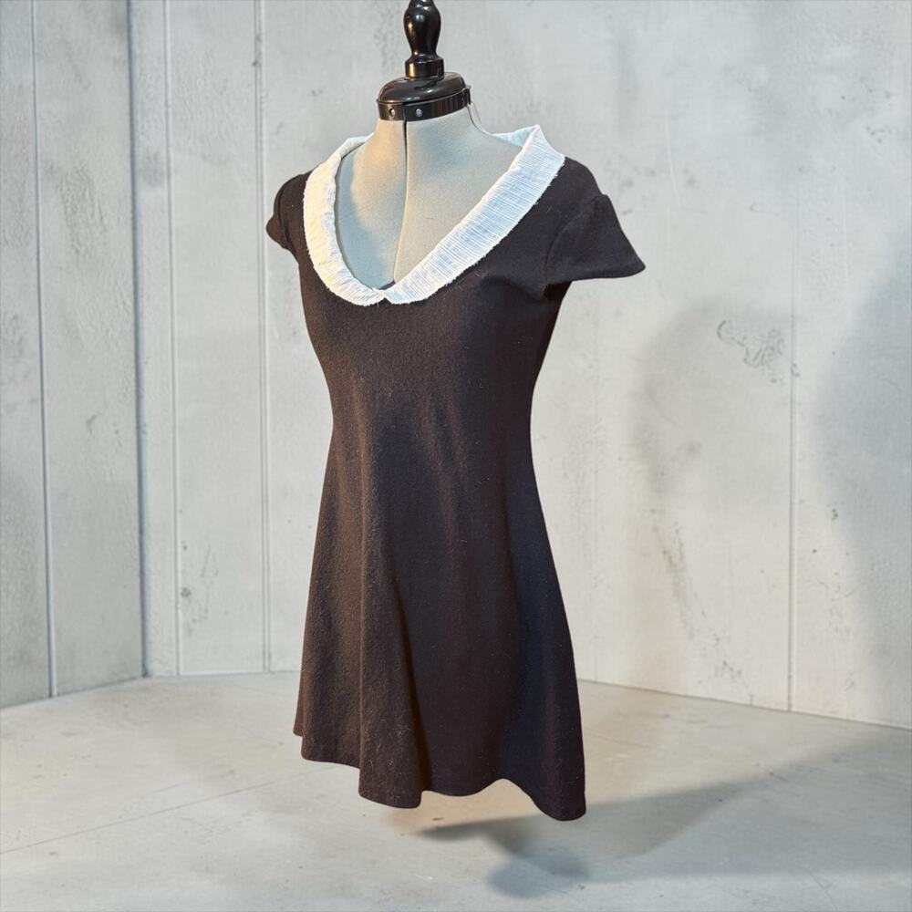 1960s Black Mini Dress White Ruffle Collar Mod Dolly Twiggy Babydoll Knit